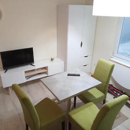 Door Apartment Divcibare